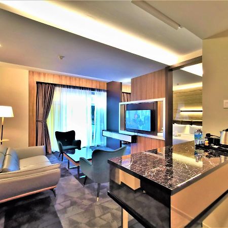 Prestigo Hotel - Johor Bharu Джохор Бахру Екстериор снимка