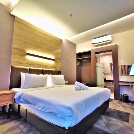 Prestigo Hotel - Johor Bharu Джохор Бахру Екстериор снимка