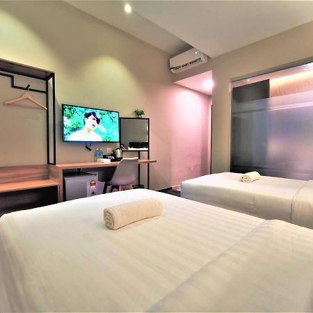 Prestigo Hotel - Johor Bharu Джохор Бахру Екстериор снимка