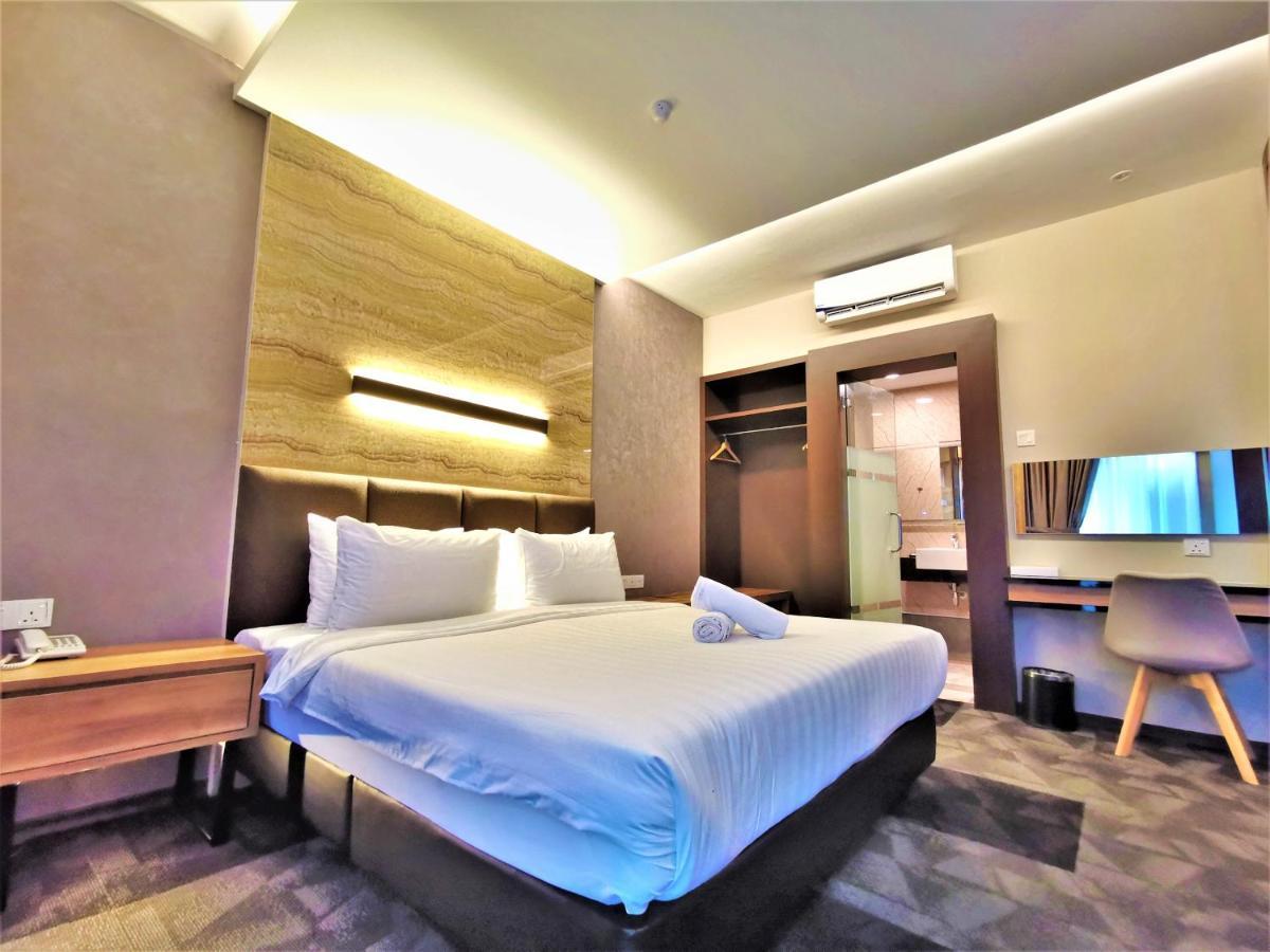 Prestigo Hotel - Johor Bharu Джохор Бахру Екстериор снимка