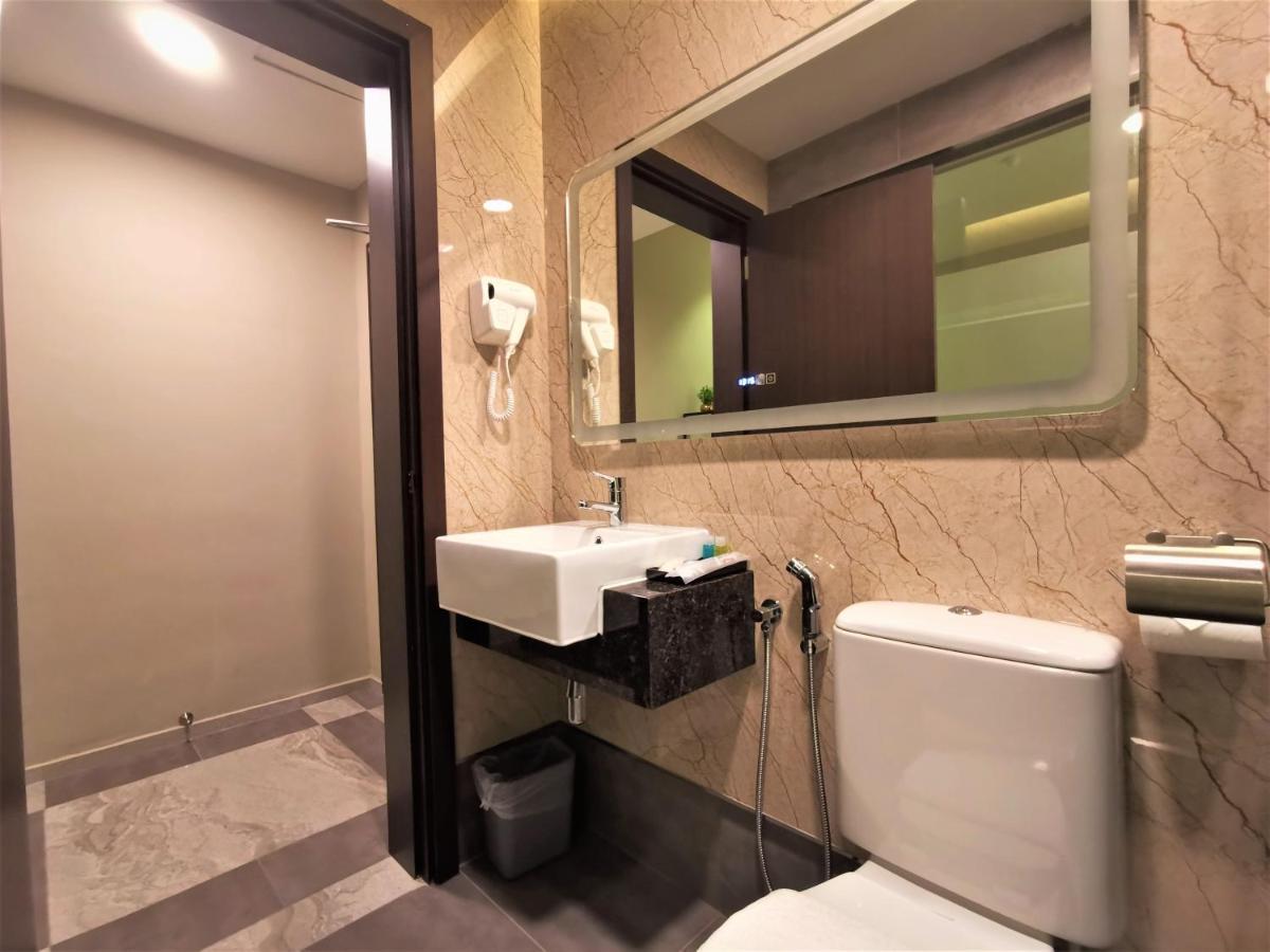 Prestigo Hotel - Johor Bharu Джохор Бахру Екстериор снимка