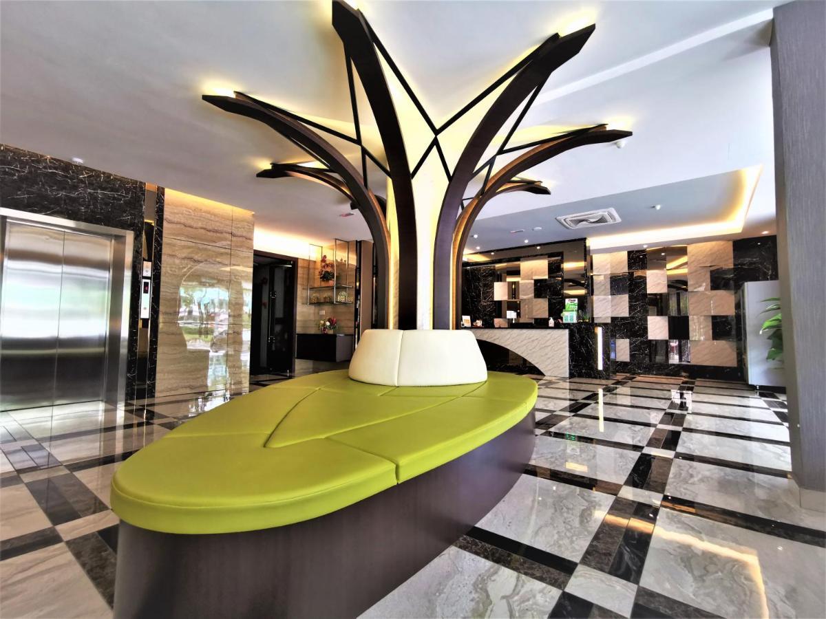 Prestigo Hotel - Johor Bharu Джохор Бахру Екстериор снимка