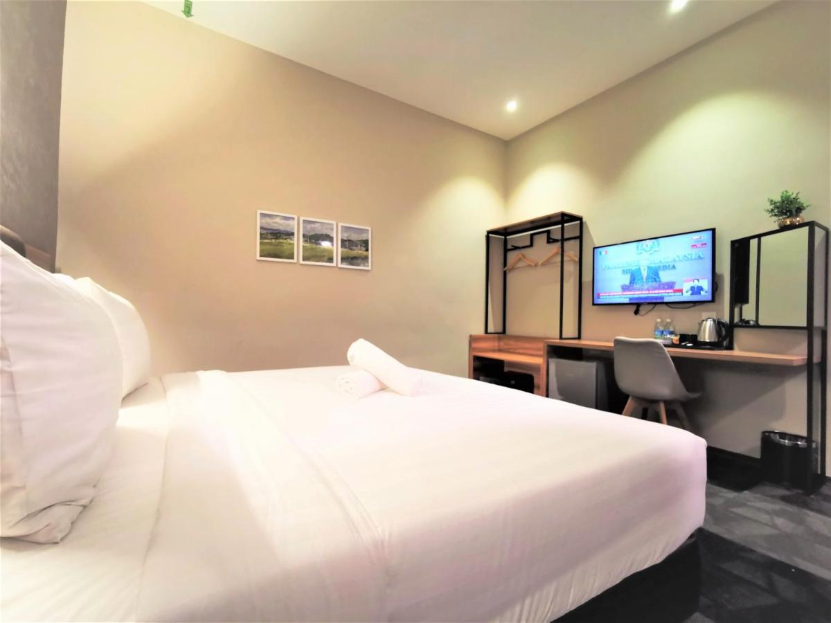 Prestigo Hotel - Johor Bharu Джохор Бахру Екстериор снимка