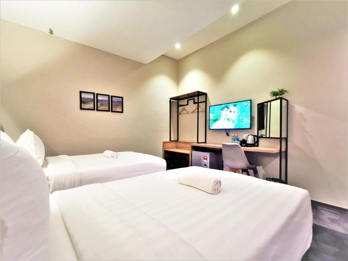 Prestigo Hotel - Johor Bharu Джохор Бахру Екстериор снимка