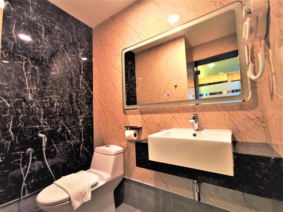 Prestigo Hotel - Johor Bharu Джохор Бахру Екстериор снимка