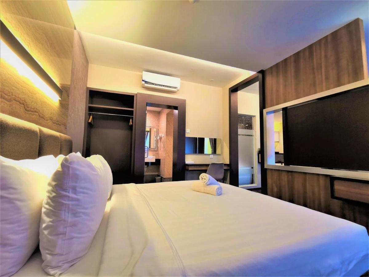 Prestigo Hotel - Johor Bharu Джохор Бахру Екстериор снимка