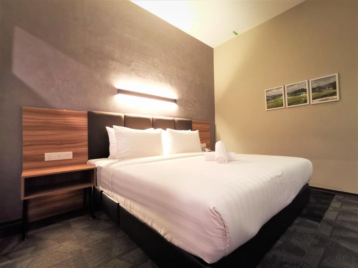 Prestigo Hotel - Johor Bharu Джохор Бахру Екстериор снимка