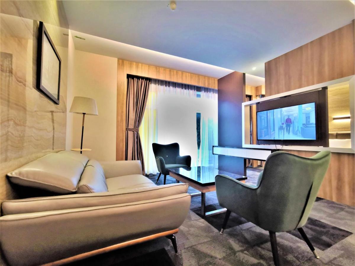 Prestigo Hotel - Johor Bharu Джохор Бахру Екстериор снимка