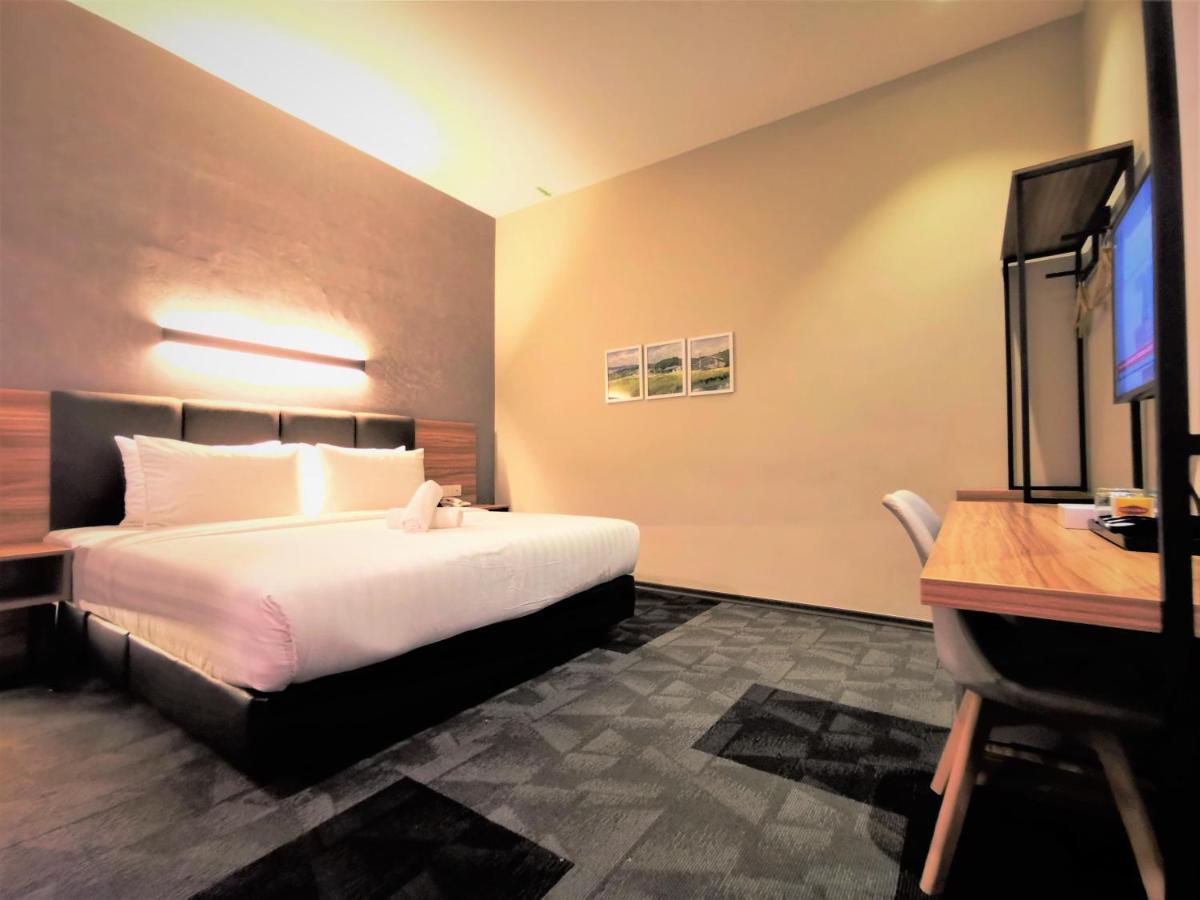 Prestigo Hotel - Johor Bharu Джохор Бахру Екстериор снимка