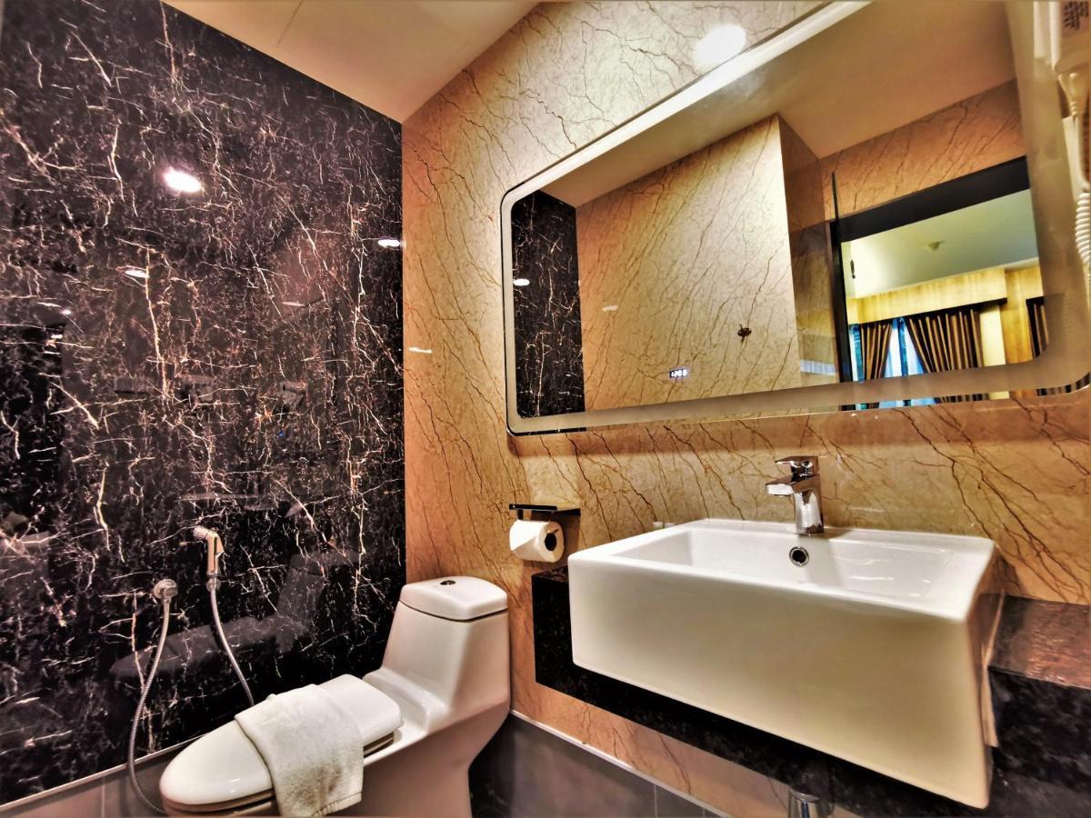 Prestigo Hotel - Johor Bharu Джохор Бахру Екстериор снимка
