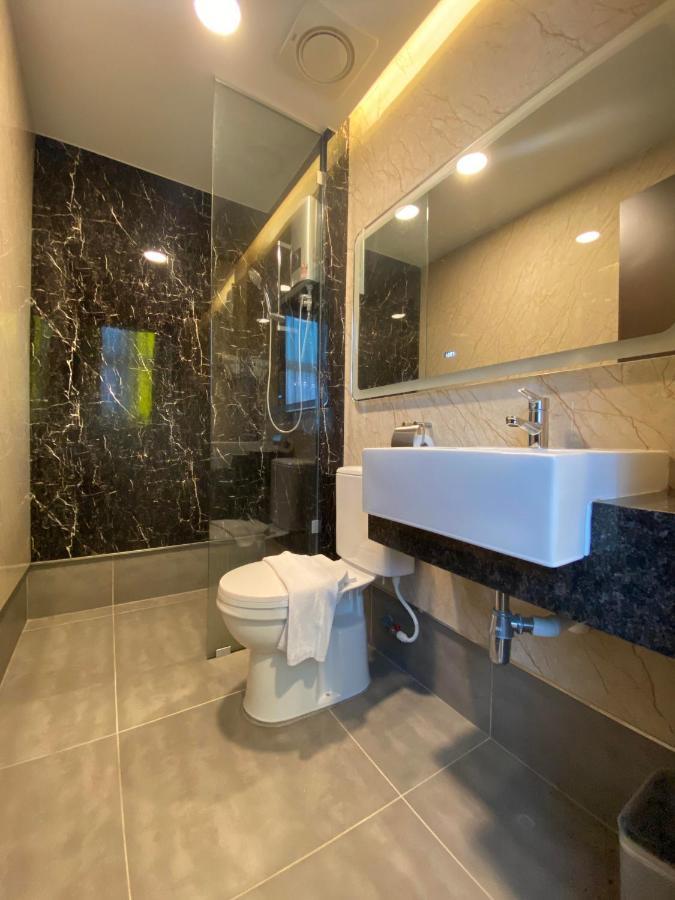 Prestigo Hotel - Johor Bharu Джохор Бахру Екстериор снимка