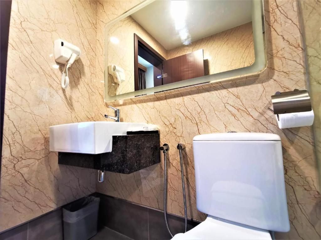 Prestigo Hotel - Johor Bharu Джохор Бахру Екстериор снимка