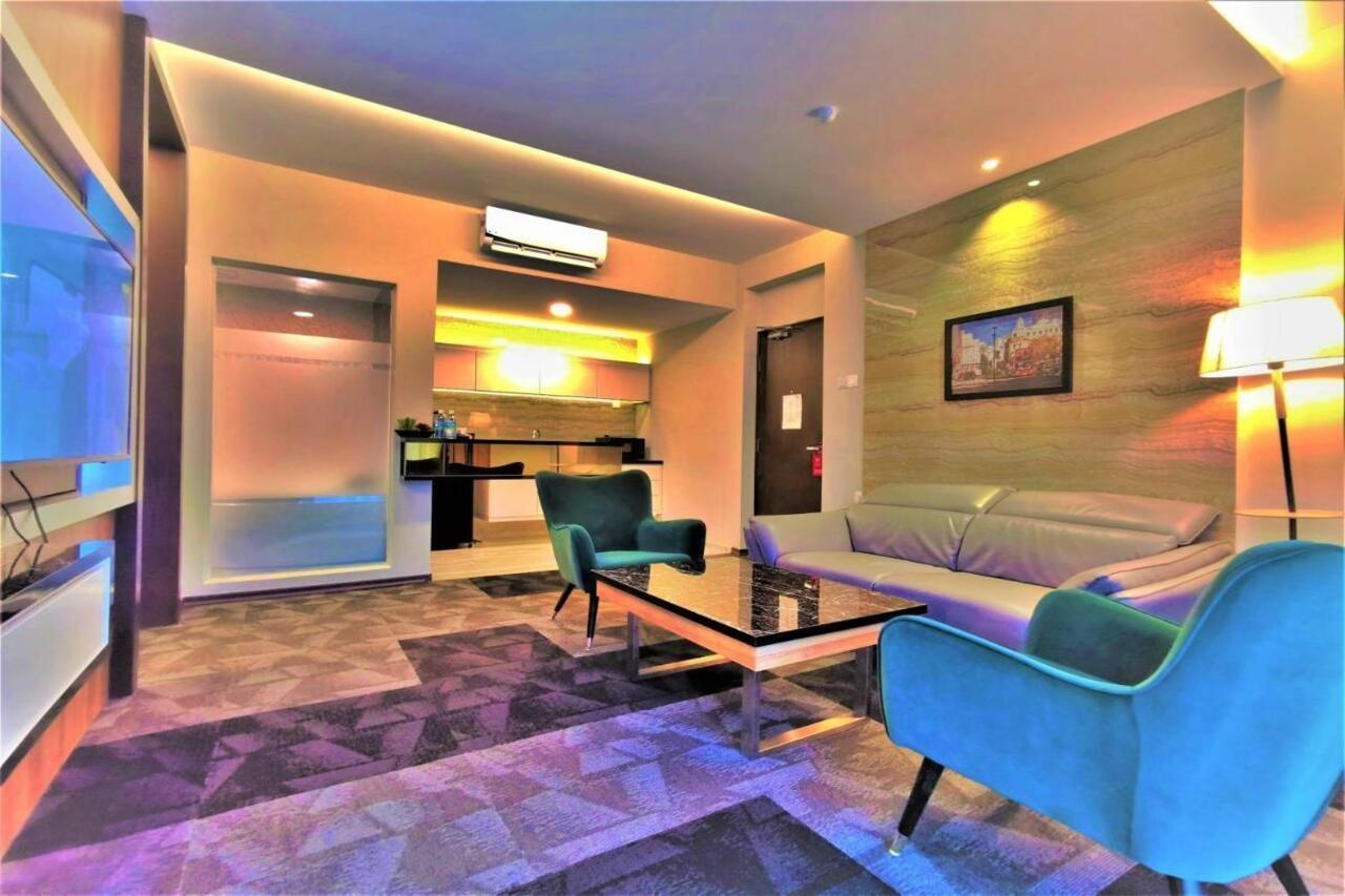 Prestigo Hotel - Johor Bharu Джохор Бахру Екстериор снимка