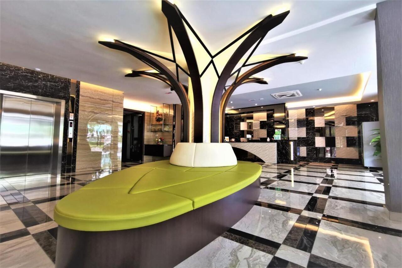 Prestigo Hotel - Johor Bharu Джохор Бахру Екстериор снимка