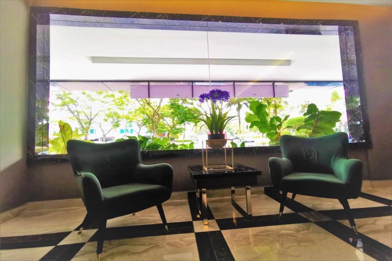 Prestigo Hotel - Johor Bharu Джохор Бахру Екстериор снимка