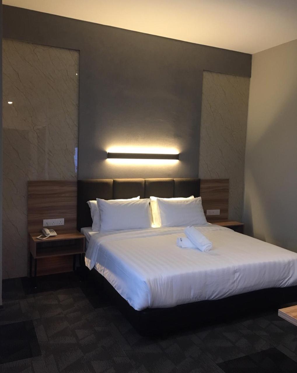 Prestigo Hotel - Johor Bharu Джохор Бахру Екстериор снимка