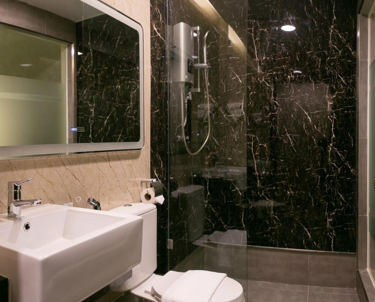 Prestigo Hotel - Johor Bharu Джохор Бахру Екстериор снимка